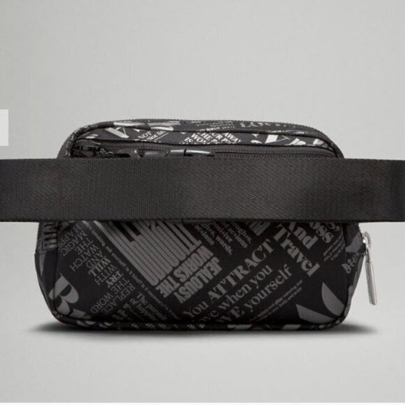 * NWT Lululemon Everywhere Belt Bag 1L *Manifesto Print - Black/Silver - Picture 5 of 10